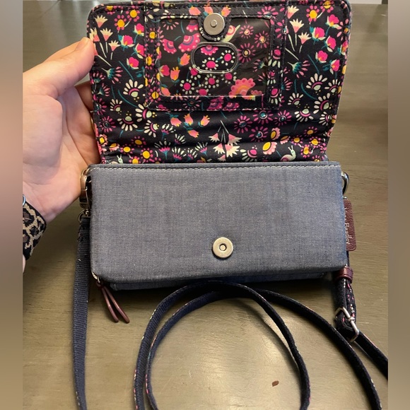 Vera Bradley VBU RFID Compact Crossbody Handbag Purse in Blue Chambray - Picture 2 of 9